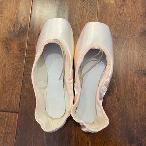 Suffolk Pointe Shoes